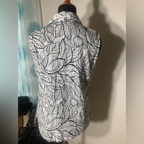 Croft & Barrow blouse shirt top sleeveless button down, leaf print fabric - Picture 4 of 10